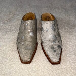 Lucchese Charlie 1 Horse Cowhide Mules